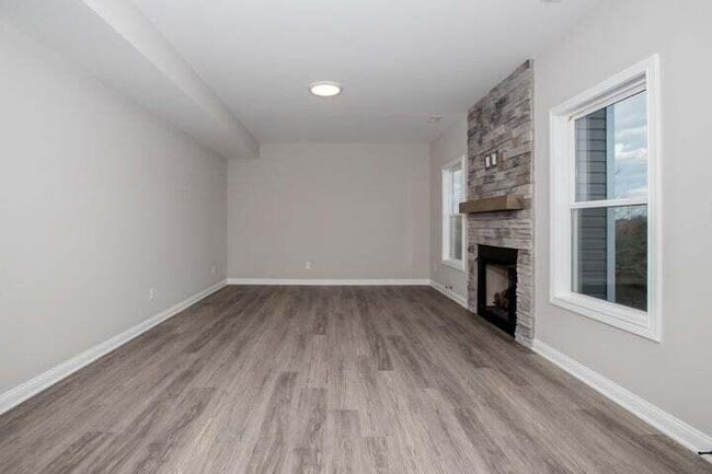 Building Photo - 932 Camden Ct