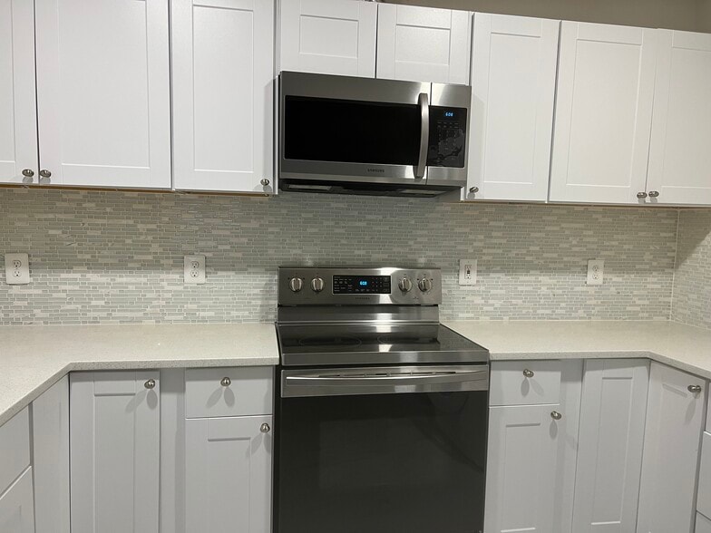 Kitchen - 23622 Shetland Ct