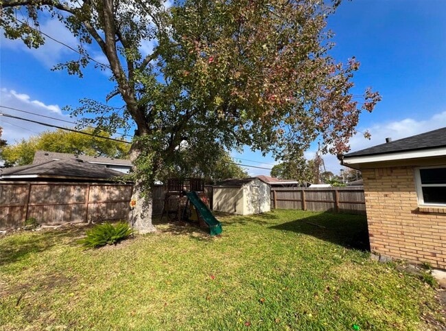 Building Photo - 1808 Dolphin Dr