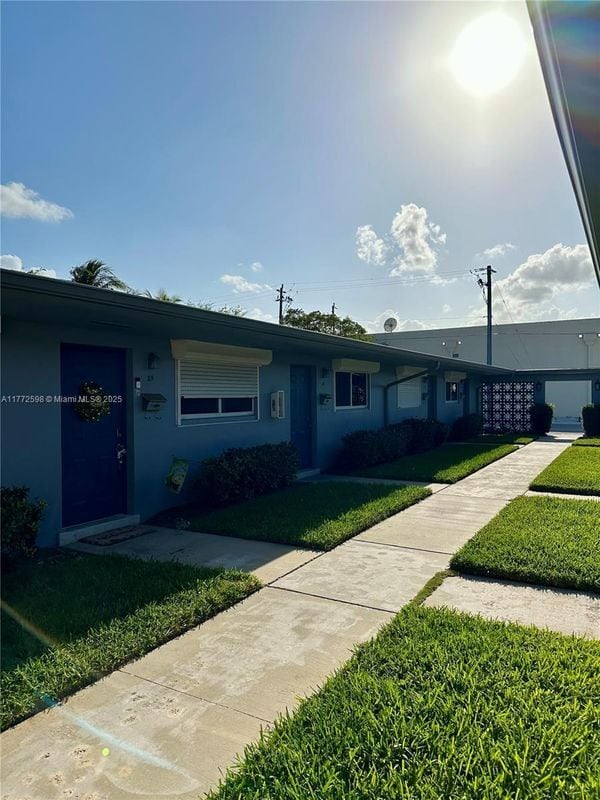 Building Photo - 1821 N 17th Ct