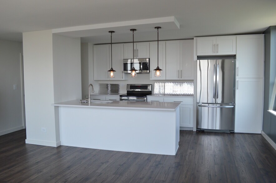 Building Photo - 5100 N Marine Dr