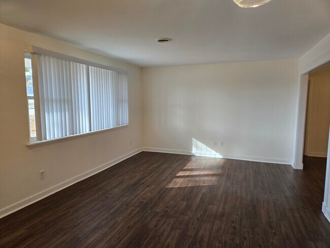 Building Photo - 3327 Cockatoo Rd