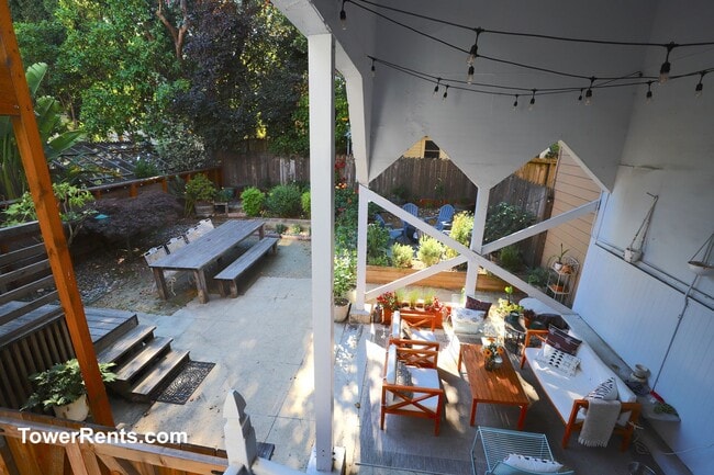 Building Photo - 38A Sharon St