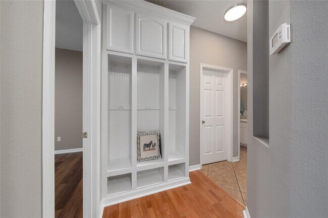 Building Photo - 9724 Myrtle Creek Ln