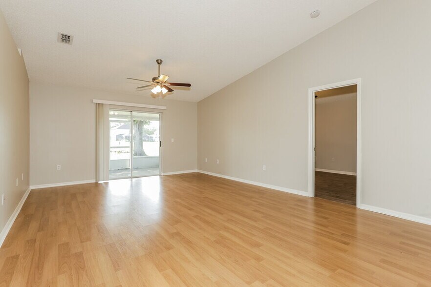 Building Photo - 12932 Kings Lake Dr
