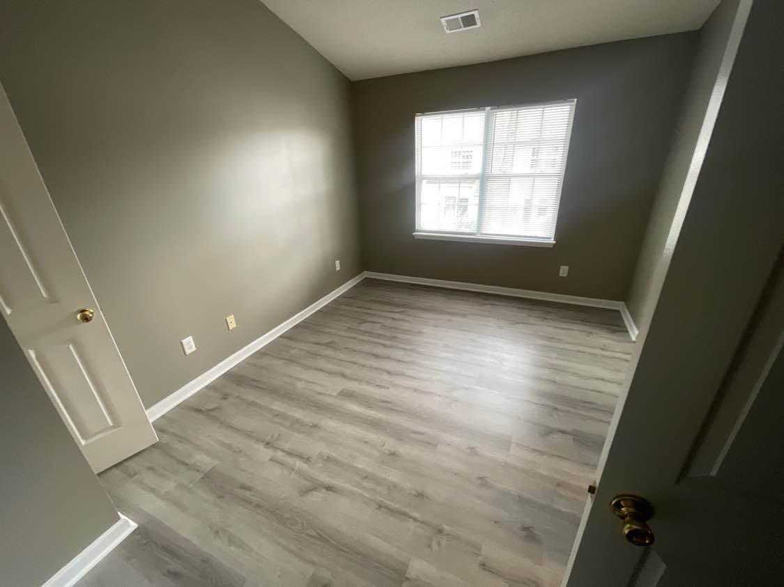 Building Photo - Room in Townhome on Petrea Ln