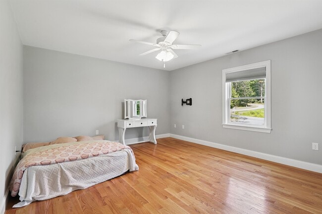 Building Photo - 22 Austin Ln