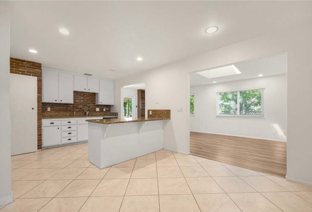 Building Photo - 5641 Lynnbrook Plz