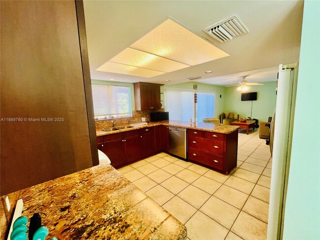 Building Photo - 202 W Canal Dr