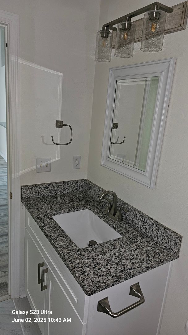 Building Photo - Updated 3 Bedroom, 2 Bath Home in Matanzas...