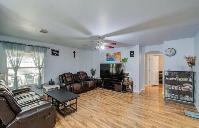 Building Photo - 18135 Flower Grove Ct