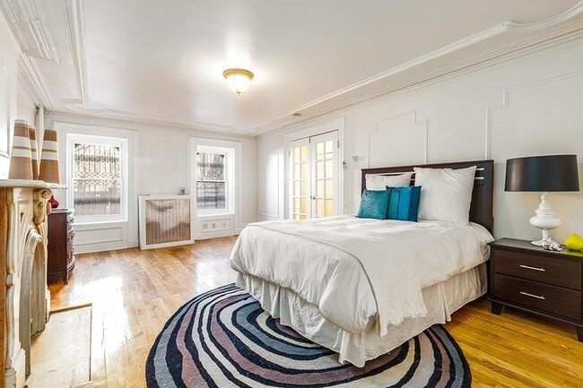 Building Photo - 325 Montgomery St