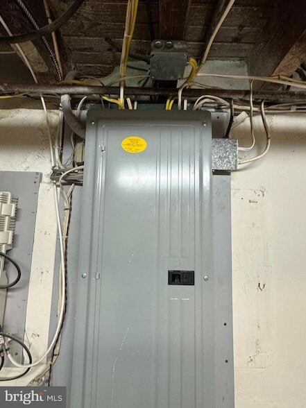 Building Photo - 412 Grange Rd