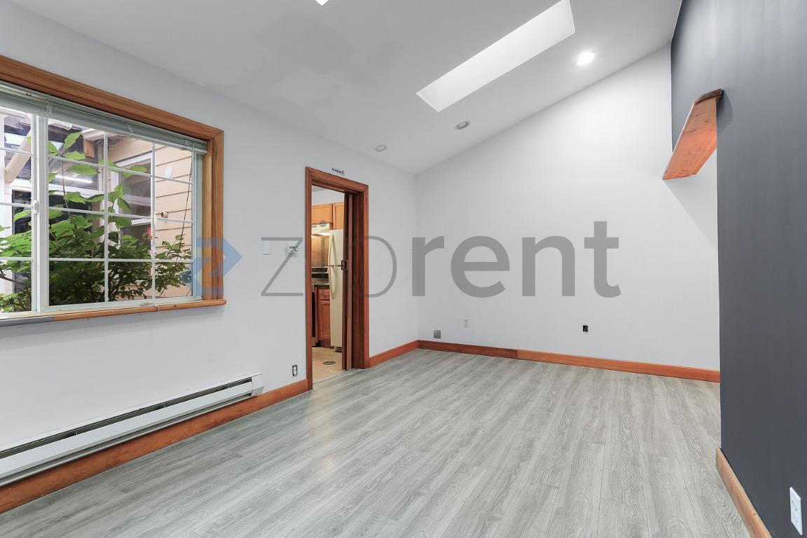 Building Photo - Unit