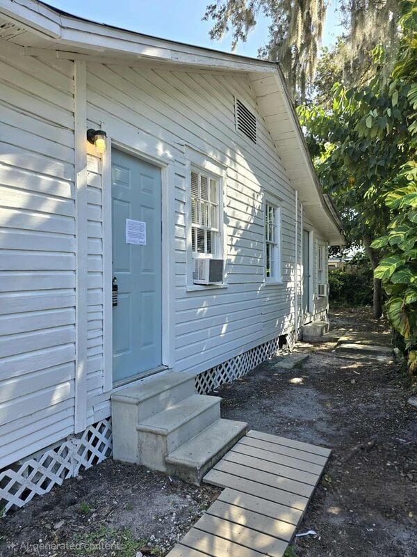 Primary Photo - 2219 Everett St