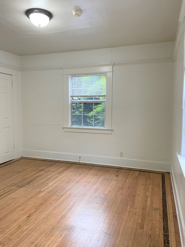 Building Photo - 449