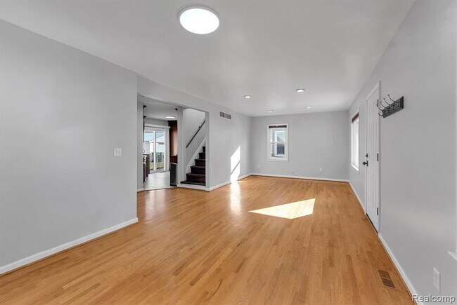 Building Photo - 3237 Pardee Ave