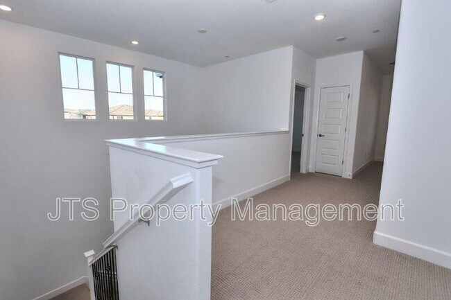 Building Photo - 3349 Hedgerow Ct