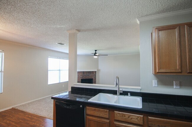 Building Photo - 1460 Stewart Dr