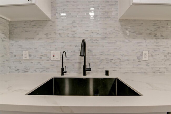 Building Photo - 9175 Campina Dr