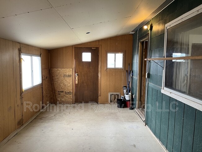 Building Photo - 380 Moor Ave