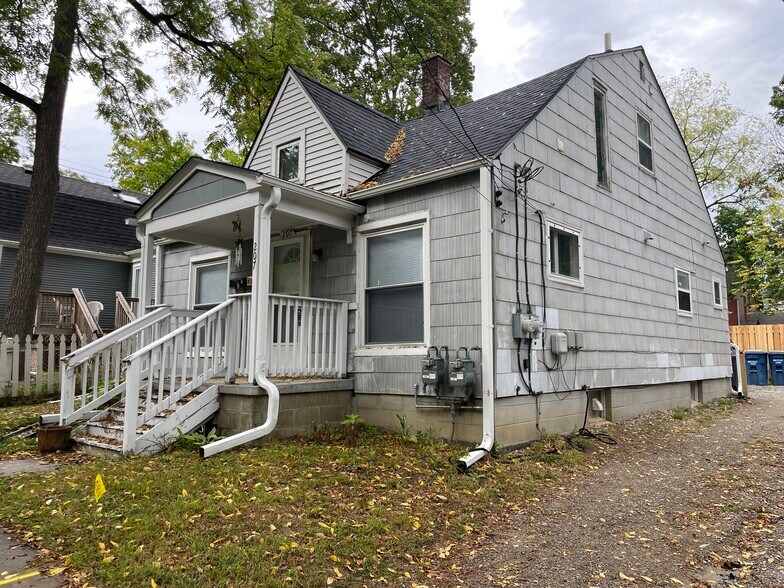 Primary Photo - 207 S 7th St