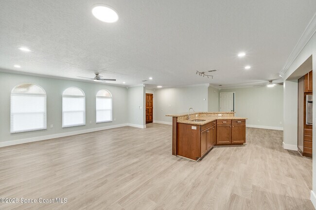Building Photo - 645 Caiman St