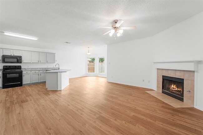 Building Photo - 9825 Tyler Dr