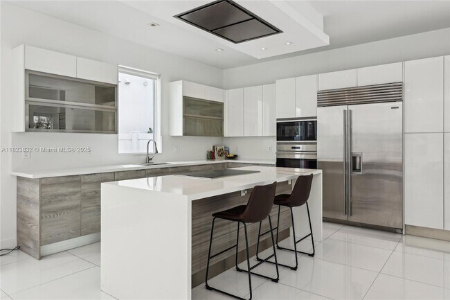 Building Photo - 10445 NW 68th Terrace