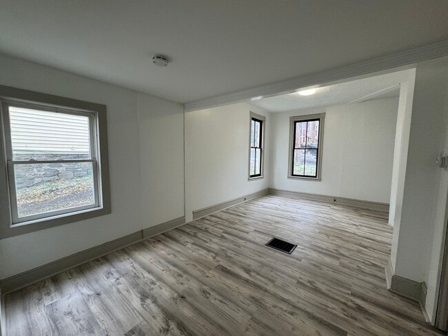 Kitchen/Dining Room View 6 - 218 Pleasant St