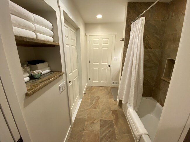 Building Photo - 2048 Marina Ct