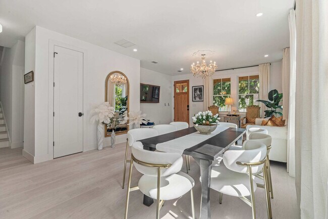 Building Photo - 28 W Castillo Dr