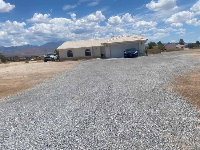 Building Photo - 3821 Ravine Ave