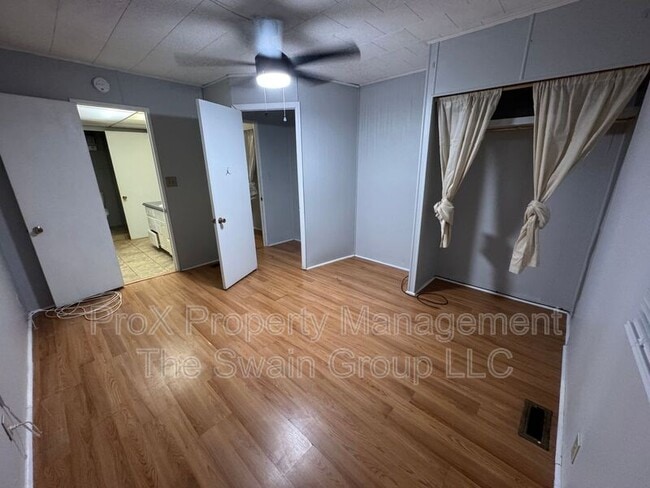 Building Photo - 534 Oak Ridge E