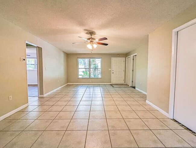 Building Photo - 2186 Greenbriar Blvd