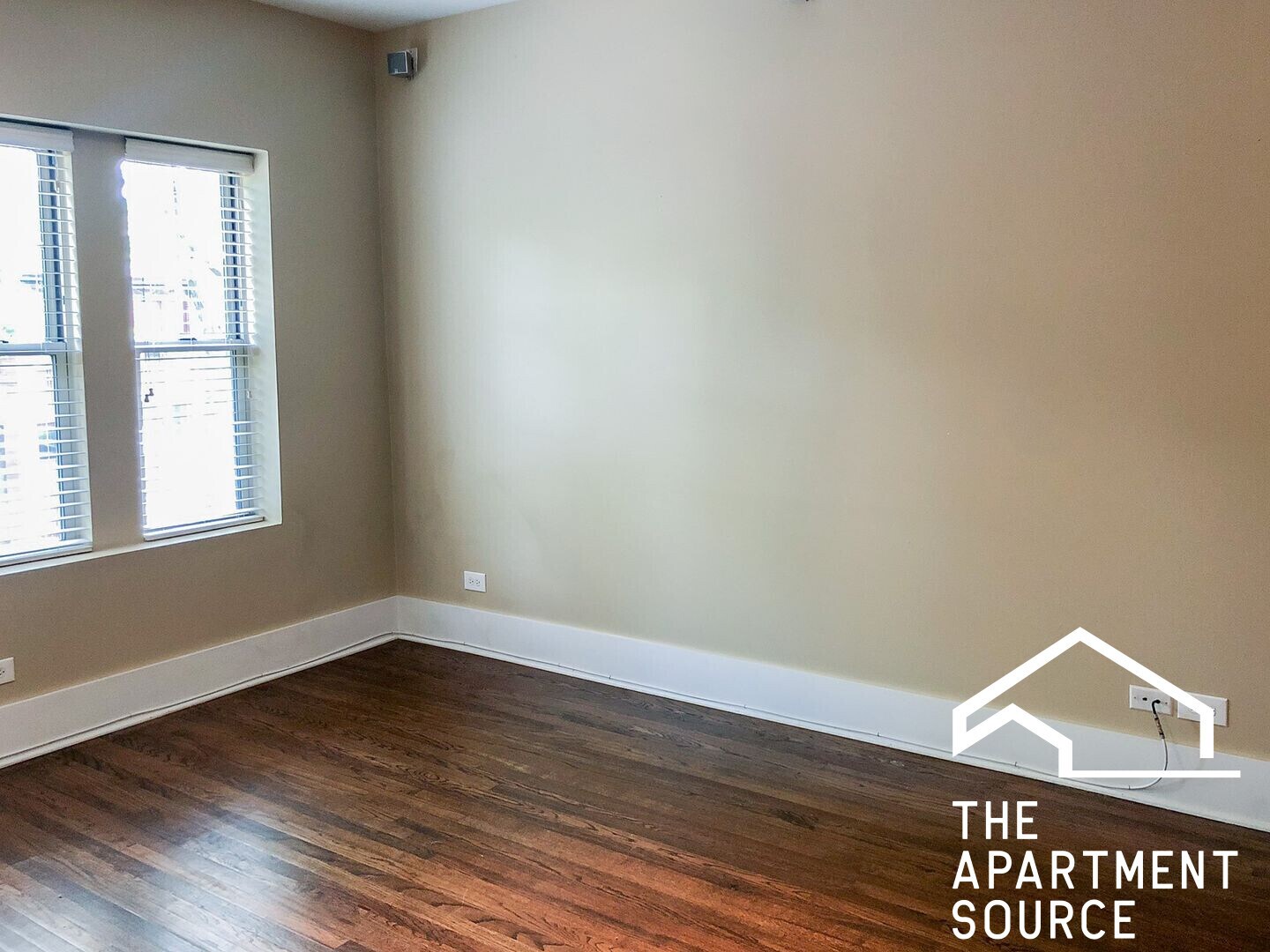 Building Photo - 1849 W Cornelia Ave