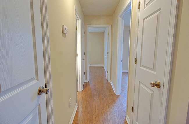 Building Photo - 948 Wedgewood Way