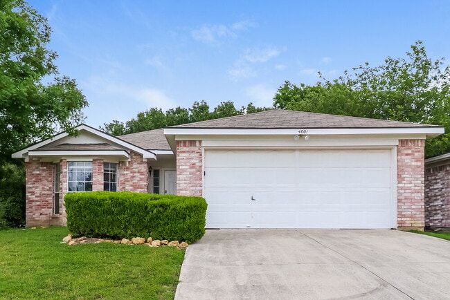 Building Photo - 4001 Periwinkle Dr