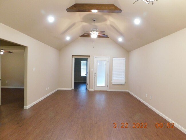 Building Photo - Luxury 3 bedroom 2 bath near Chaffee Commu...