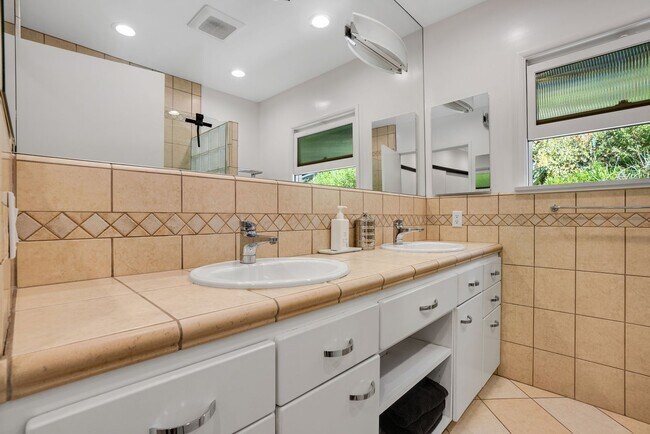 Building Photo - Charming Mid-Century Home for Lease in Pasadena’s San Rafael Hills