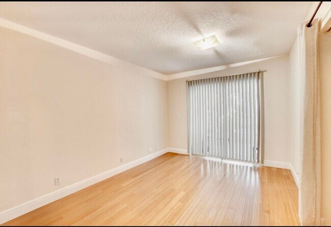 Building Photo - 17768 Maplewood Dr