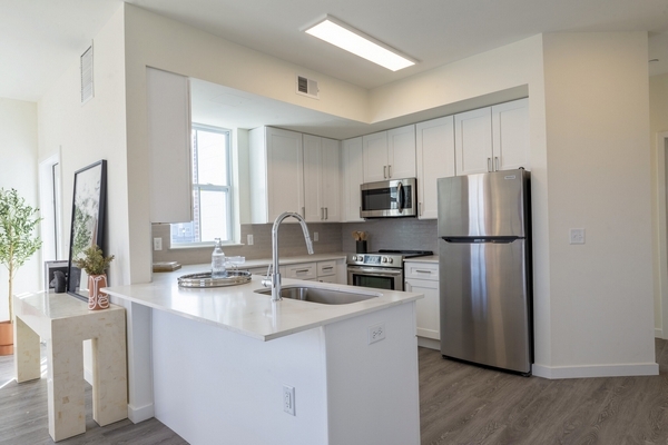 Kitchen - Summerhill Gardens Apartments