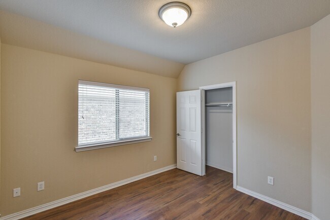 Building Photo - NICE 3 BEDROOM PATIO HOME LOCATED IN COTTONWOOD CREEK!
