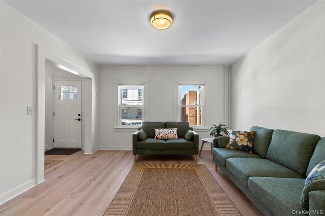 Building Photo - 8 S Cedar St