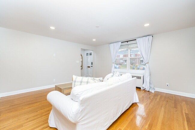 Building Photo - 43 Arnold Way