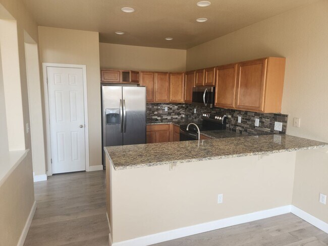 Building Photo - 8179 Meadowcrest Dr