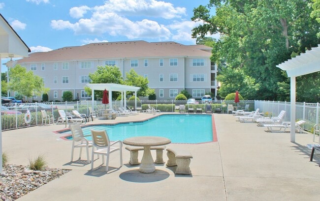 Building Photo - 2 Bedroom Condo w/Open Floor-Plan & Stainless Steel Appliances! Some Utilities Included!