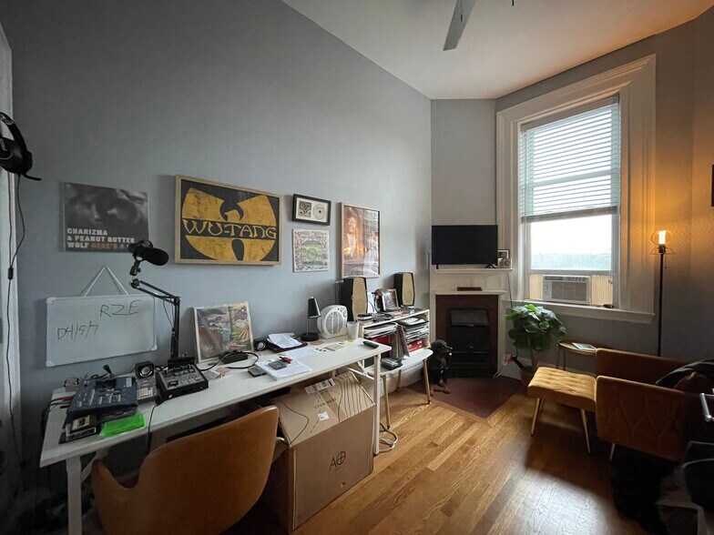 Building Photo - 456 Beacon St