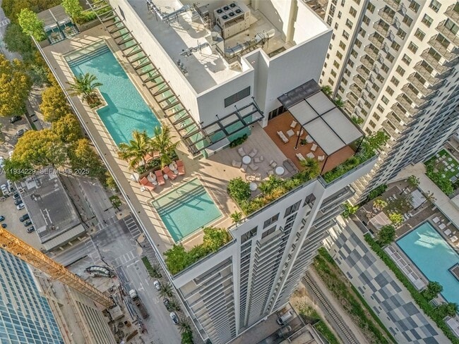 Building Photo - 11 NE 6th St