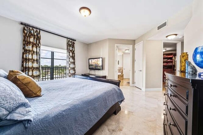 Building Photo - 2401 N Ocean Blvd